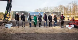 Ein Bild des Spatenstichs für den Neubau am KUHN-Standort