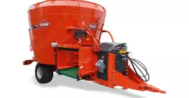 Ein Bild des PROFILE 14.1 CL, eines gezogenen Futtermischwagens mit einer Vertikalschnecke der Firma KUHN.
