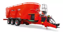 Ein Bild des EUROMIX 45.3 CL, eines gezogenen Futtermischwagens mit drei Vertikalschnecken der Firma KUHN