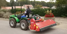 Der Schlegelmulcher BE 18 beim Straßentransport