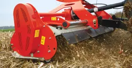 Das Mulchgerät BPR 280 beim Zerkleinern von Maisstoppeln