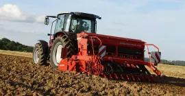 Mechanische Aufbaudrillmaschine COMBILINER INTEGRA 3003 im Feldeinsatz