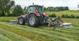 PZ 3015 in Kombination mit einem Frontmähwerk