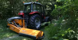 Der Böschungsmäher SPRING LONGER 70 bei der Arbeit