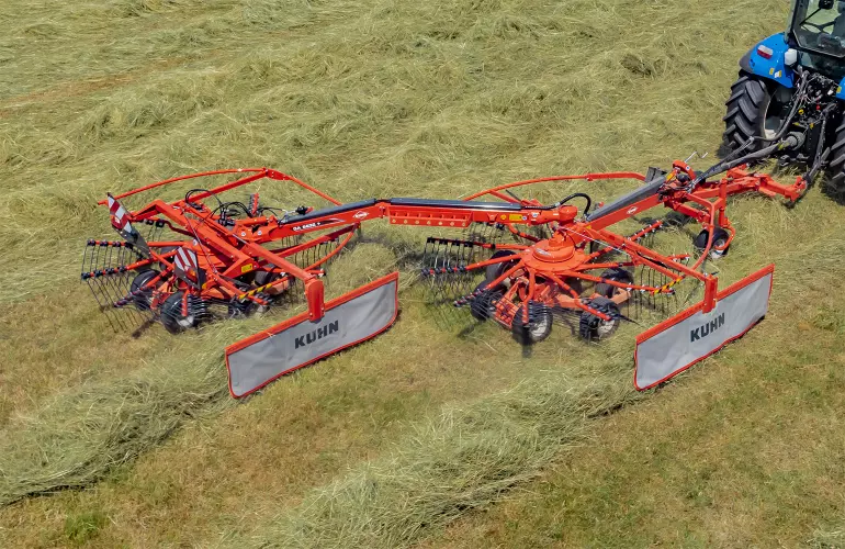 Ein Bild des Wurmschwaders GA 6632+ von KUHN beim Einsatz