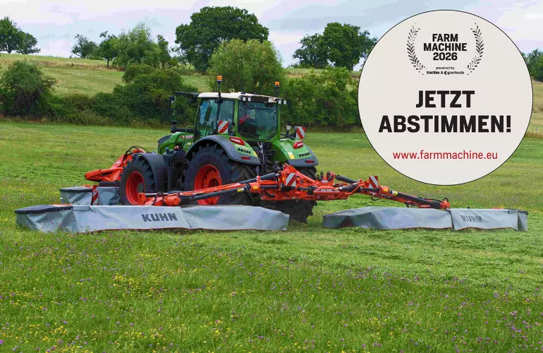 Ein Bild des KUHN GMD 15030 mit dem Voting-Badge für den Farm Machine Award 2026.
