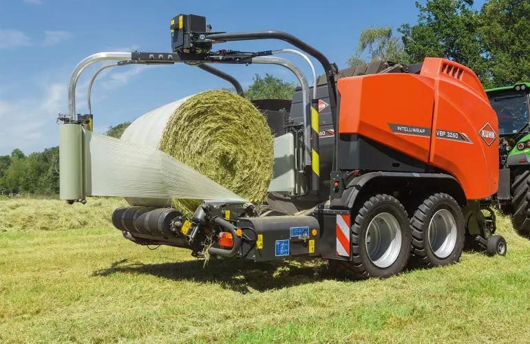 Ein Bild der VBP 3260, einer Presswickelkombination von KUHN.
