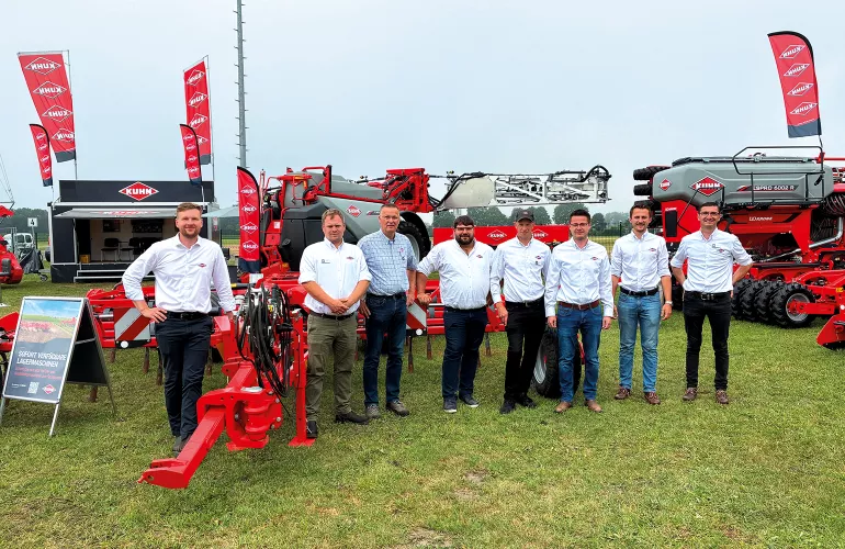 Ein Bild des KUHN-Teams auf einer Messe