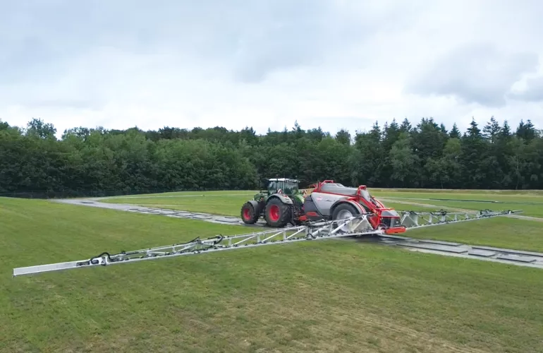 Ein Bild der Pflanzenschutzspritze KARAN auf der Test-Strecke
