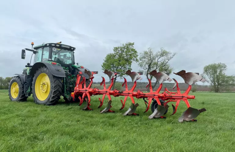 KUHNaktuell. Boden und Saat Testimonial Master 153 2