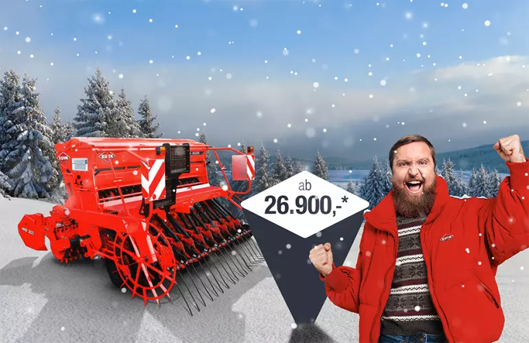 Eine Darstellung der Integra 3003 mit HRB 302 D, welche in der KUHL!-Winteraktion angeboten werden und Kuhnibert, ein bärtiger Mann in KUHN-Jacke, der sich darüber freut.