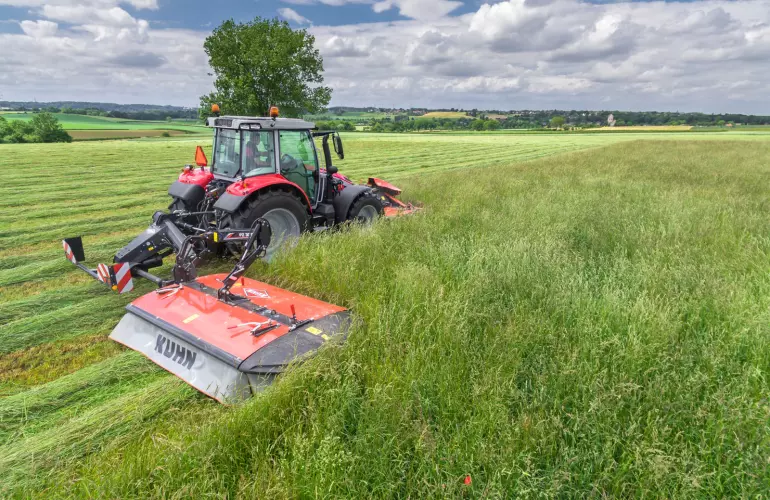 Das Trommelmähwerk PZ 3015 von KUHN im Arbeitseinsatz