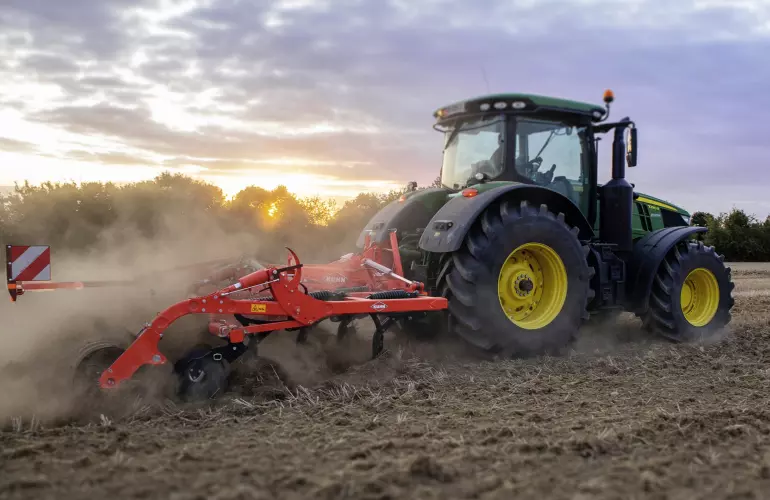 KUHNaktuell. Boden und Aussaat Universal-Zinkengrubber CULTIMER