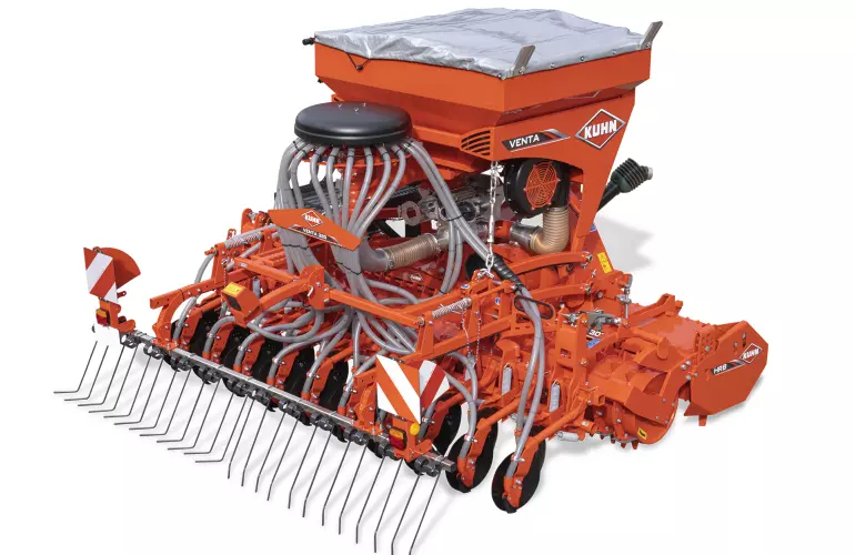 Ein Bild der VENTA 320 - einer Aufbaudrillmaschine mit pneumatischer Dosierung - vor einem weißen Hintergrund.