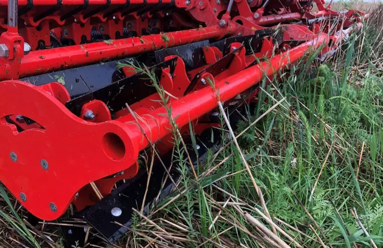 pass of a cutter roller boosting decomposition by increasing plant laceration