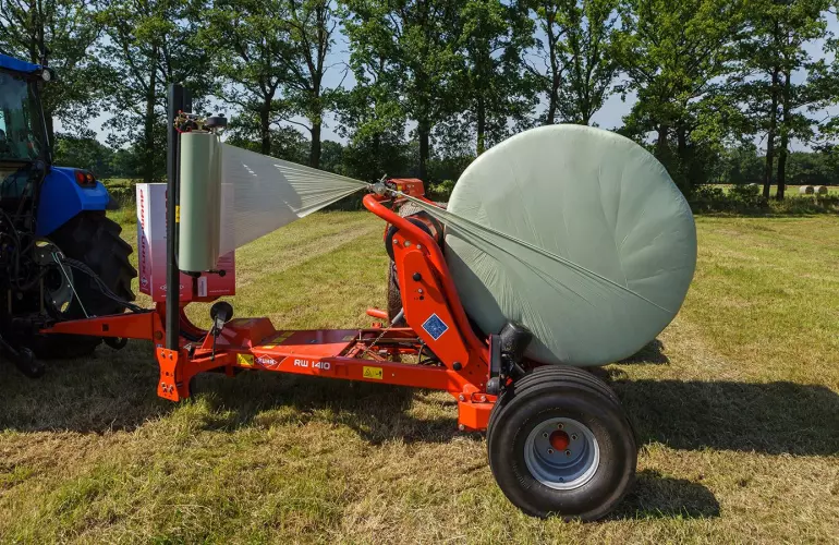 The wrapping function can be combined with the baler directly or can be for solo-wrapping operations.