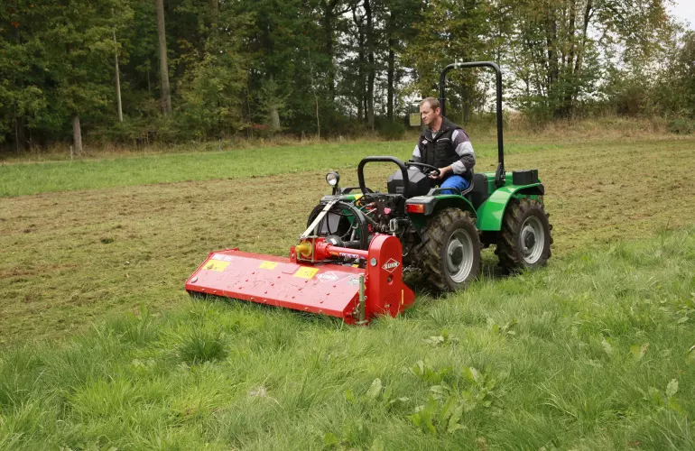 Der Schlegelmulcher BE 16 bei der Arbeit