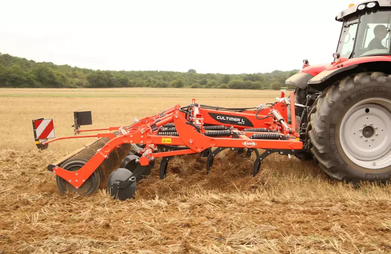 CULTIMER L 4000 mit Einebnungsscheiben