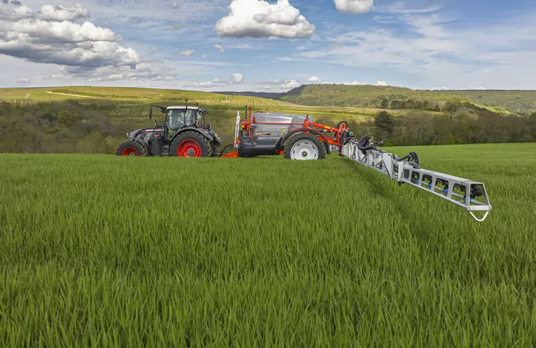 METRIS 2 mit 36 m RHA3 beim Transport