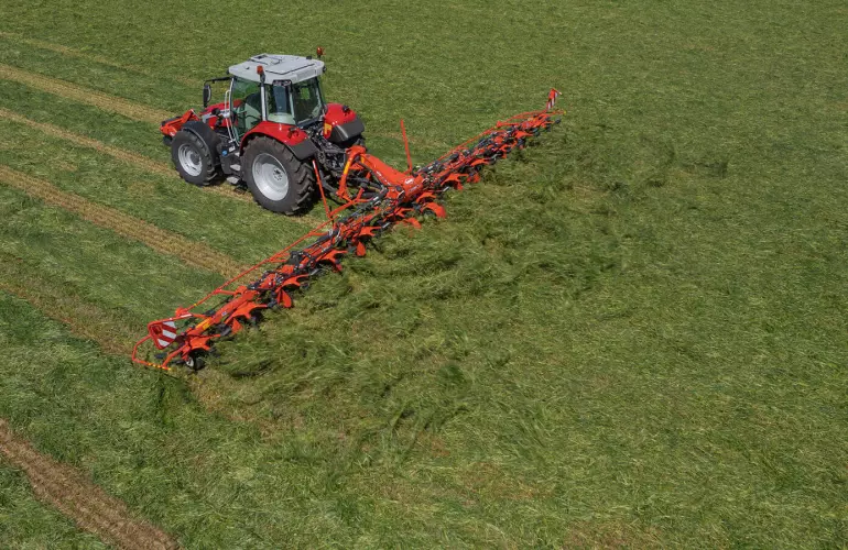 GF 13003 beim Einsatz in einem Feld