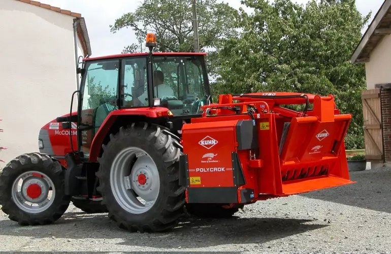 Désileuse distributrice POLYCROK au travail
