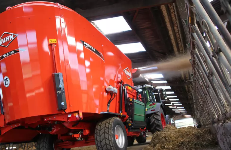 PROFILE PLUS 2 DS mit 2 Vertikalschnecken beim Einsatz