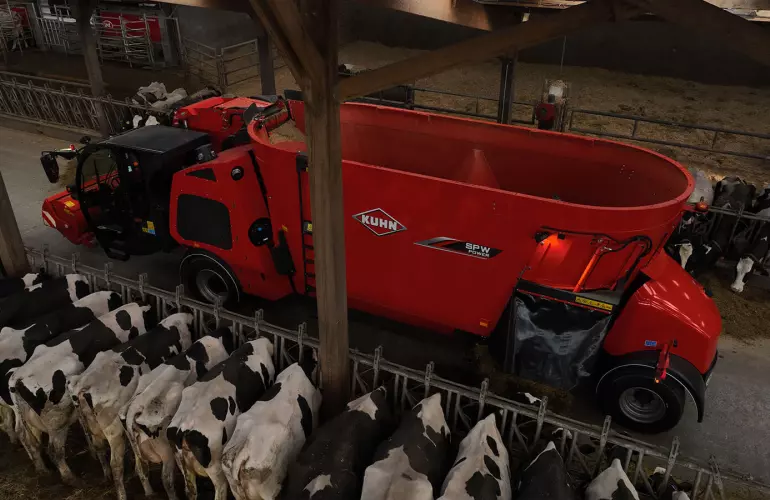 SPW Power à la distribution d'une ration vaches laitières