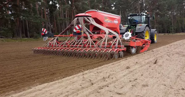 Ein Foto der ESPRO 6000 R - der Universaldrillmaschine von KUHN