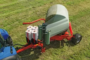 Ein Ballenwickler RW 1410 von KUHN, welcher mit der e-TWIN-Technologie ausgestattet ist