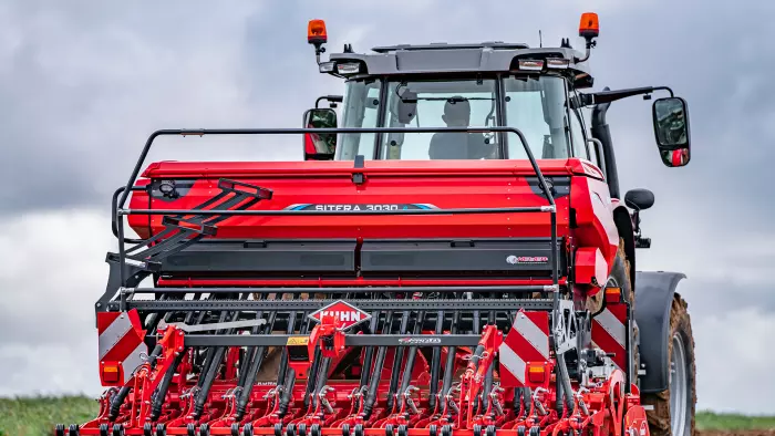 Ein Bild der SITERA 3030 - einer mechanischen Aufbaudrillmaschine von KUHN