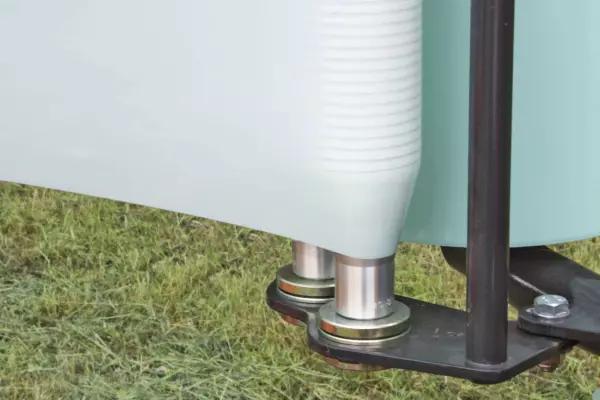 Am unteren Ende konisch zulaufende Aluminium-Walzen halten die Folie auf Breite und verringern die Gefahr eines Folienrisses.