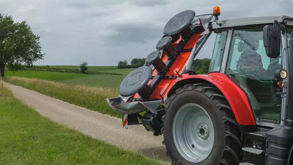 Die Gleitteller des Trommelmähwerks können frei drehen.