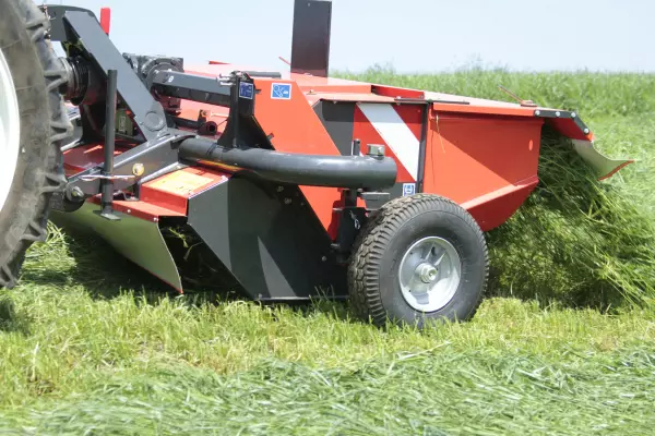 Da die Räder nahe am Aufbereiter angebaut sind, kann sich dieser perfekt dem Boden anpassen.