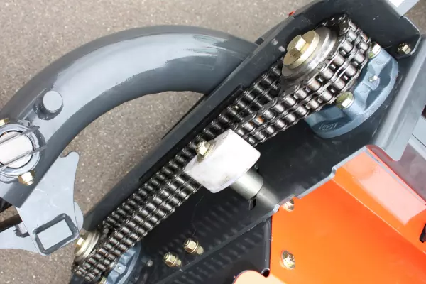 Zum Ändern der Aufbereiterdrehzahl werden einfach die Kettenräder gewechselt.