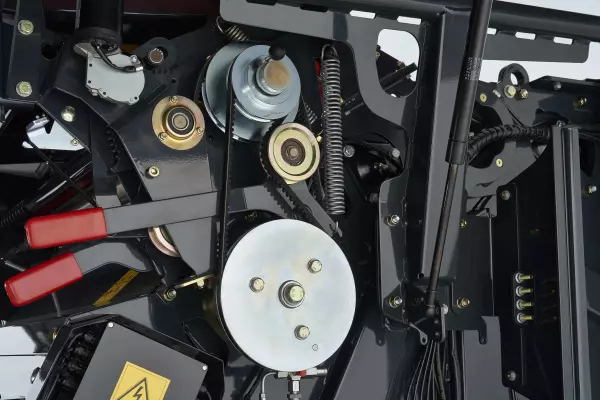 Das aktive Vorstrecksystem sorgt für formstabile Ballen mit einheitlicher Netzspannung.