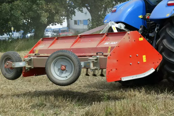 Einfacher Transport des Mulchgeräts BK 320 auf Straßen und Wegen