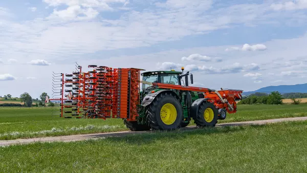 Bestellkombination, bestehend aus Kreiselegge HR 4530 RCS und Scharschiene BTFR 4530.