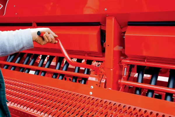 Schnelle Einstellung der Verteilmenge bei der Serie der mechanischen Aufbaudrillmaschinen COMBILINER INTEGRA