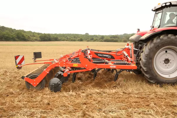 CULTIMER L 4000 mit Einebnungsscheiben