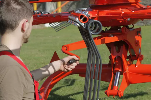 Einstellung der Rechhöhe mittels Handkurbel