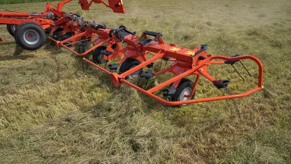 Die Giroheuer GF 15003T und GF 17003T sind mit kleinen Kreiseln ausgerüstet