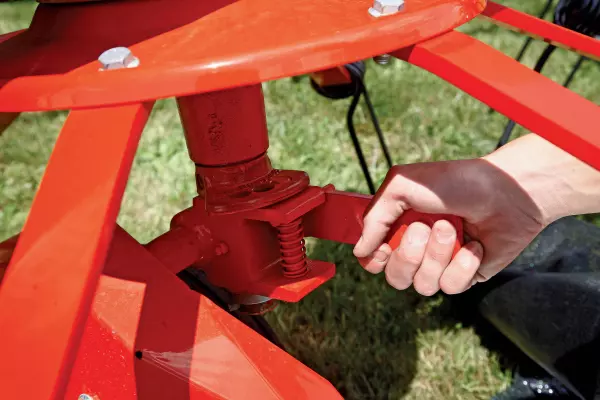 Schrägstellung beim Wenden am Wiesenrand