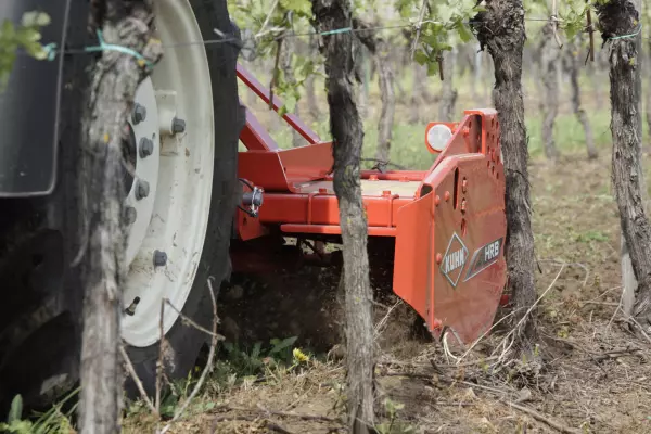 HRB 152 Kreiselegge mit kompakter und robuster Abdeckhaube