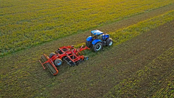 Die OPTIMER sind als Anbaugeräte, klappbare Anbaugeräte oder gezogene Geräte erhältlich, um den Bedürfnissen jedes Nutzers gerecht zu werden.