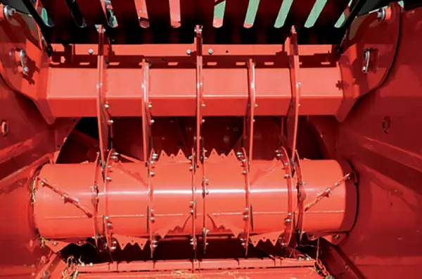 Anpassung der Leitkämme am Einstreu- und Verteilgerät PRIMOR 5570