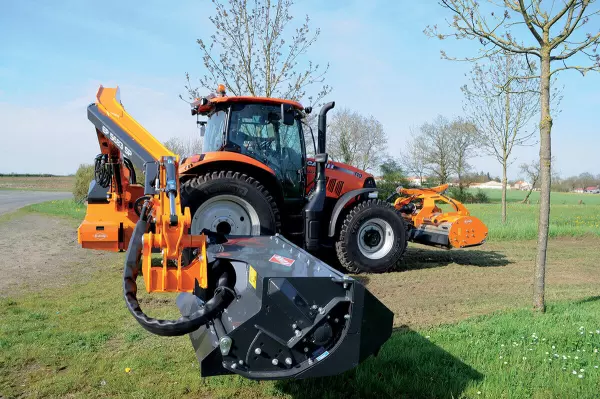 KUHN-Böschungsmäher PRO-LONGER GII 5683 SP – nach vorne abgewinkelter Ausleger OPTIview für optimale Übersicht 