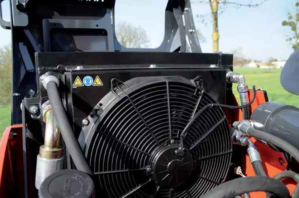 KUHN-Böschungsmäher PRO-LONGER mit großdimensioniertem Ölkühler für eine konstante Leistung