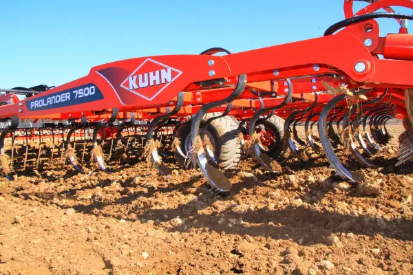 Der große Freiraum des PROLANDER erlaubt den Einsatz bei hohem Anteil an organischer Masse.