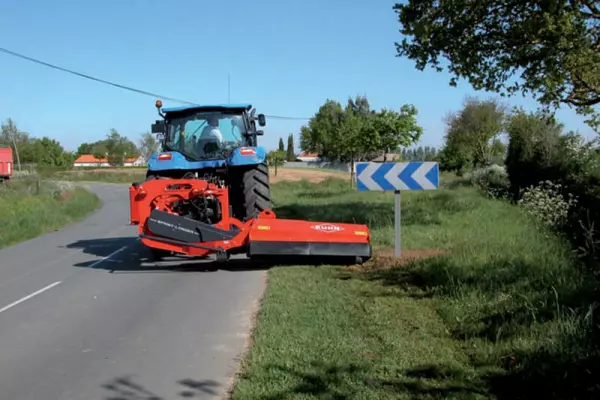 Randstreifenmäher SPRING-LONGER Serie 80 mit 900 mm Seitenverschiebung für ein leichtes Ausweichen des Mähkopfs bei Hindernissen