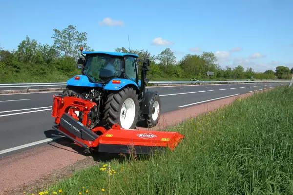 Randstreifenmäher SPRING-LONGER Serie 80 mit Rahmenteilen aus hochelastischem Stahl für höhere Festigkeit gegen mechanische Beanspruchungen